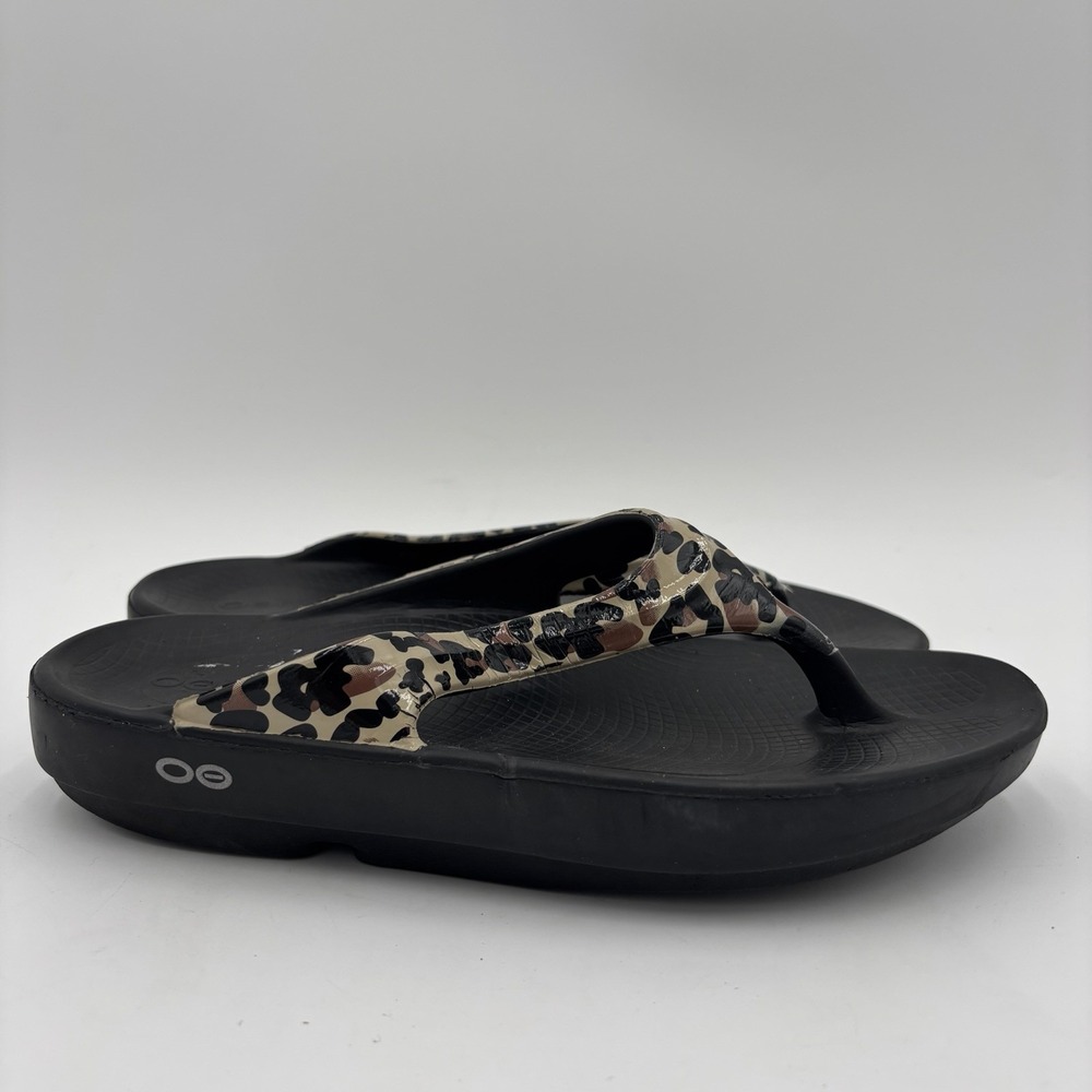 OOFOS Womens OOlala Limited Sandals Leopard Black Womens Size 6 Flip Flops